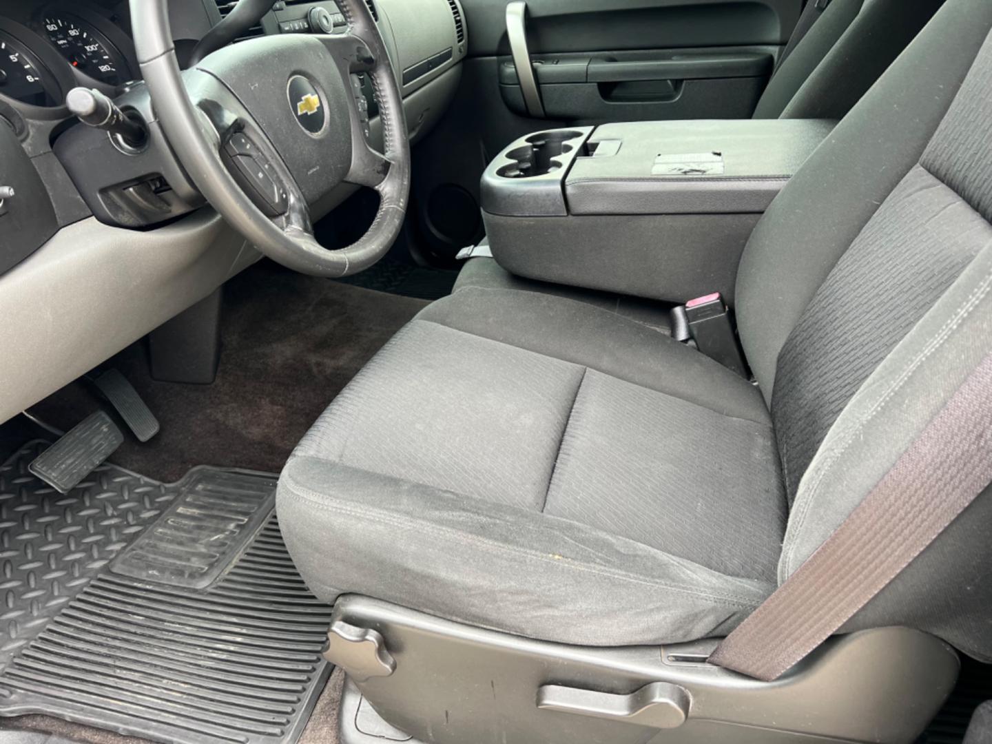 2011 Black /Black Chevrolet Silverado 1500 LS (3GCPCREA1BG) with an 4.8 V8 engine, Automatic transmission, located at 4520 Airline Hwy, Baton Rouge, LA, 70805, (225) 357-1497, 30.509325, -91.145432 - 2011 Chevy Silverado Crew Cab 4.8 V8 Gas, 215K Miles, Power Windows, Locks & Mirrors, Tow Pkg. Transmission Just Rebuilt (1 Year Warranty). NO IN HOUSE FINANCING. FOR INFO PLEASE CONTACT JEFF AT 225 357-1497 CHECK OUT OUR A+ RATING WITH THE BETTER BUSINESS BUREAU WE HAVE BEEN A FAMILY OWNED AND OPE - Photo#8